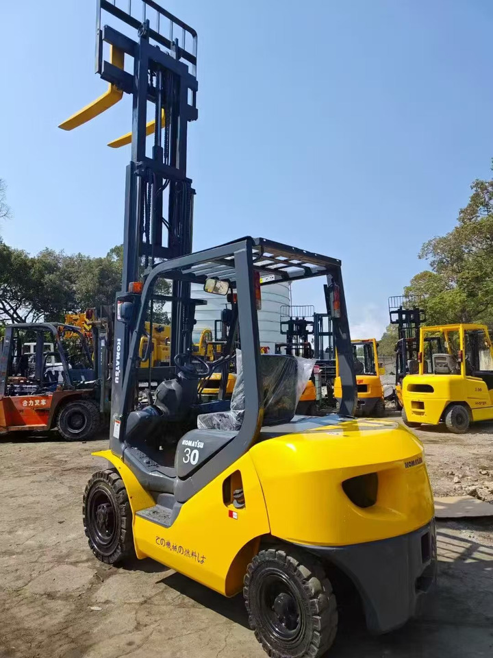 KOMATSU 3-ton - Torņa pacēlājs: foto 3 KOMATSU 3-ton - Torņa pacēlājs: foto 3