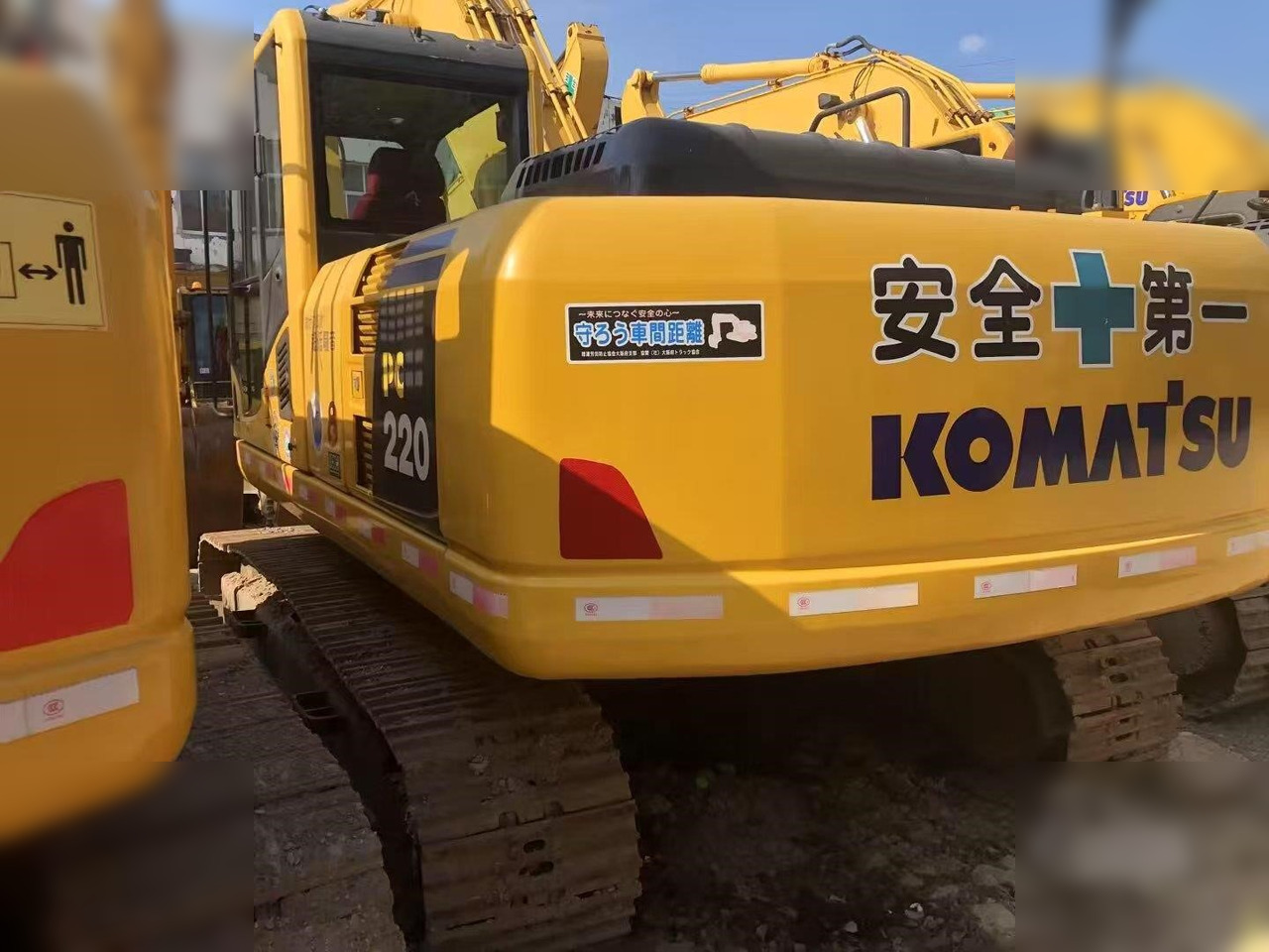 KOMATSU PC220-8 - Kāpurķēžu ekskavators: foto 1 KOMATSU PC220-8 - Kāpurķēžu ekskavators: foto 1