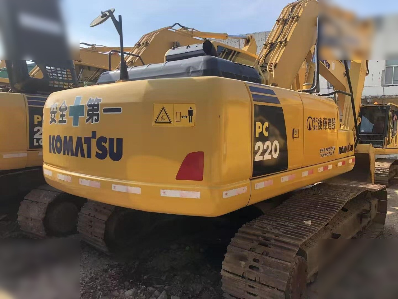 KOMATSU PC220-8 - Kāpurķēžu ekskavators: foto 3 KOMATSU PC220-8 - Kāpurķēžu ekskavators: foto 3