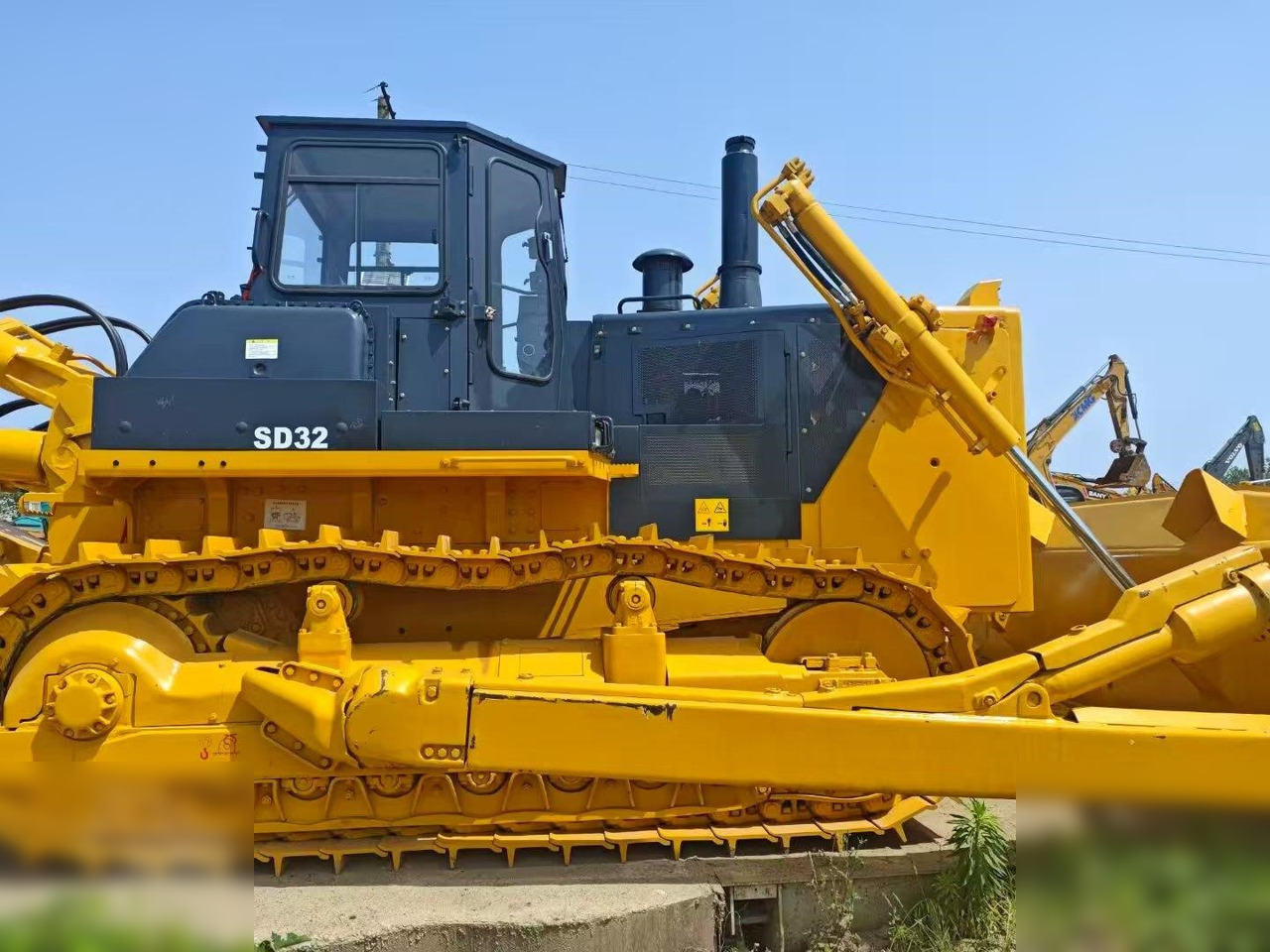 SHANTUI SD32 - Buldozers: foto 1 SHANTUI SD32 - Buldozers: foto 1