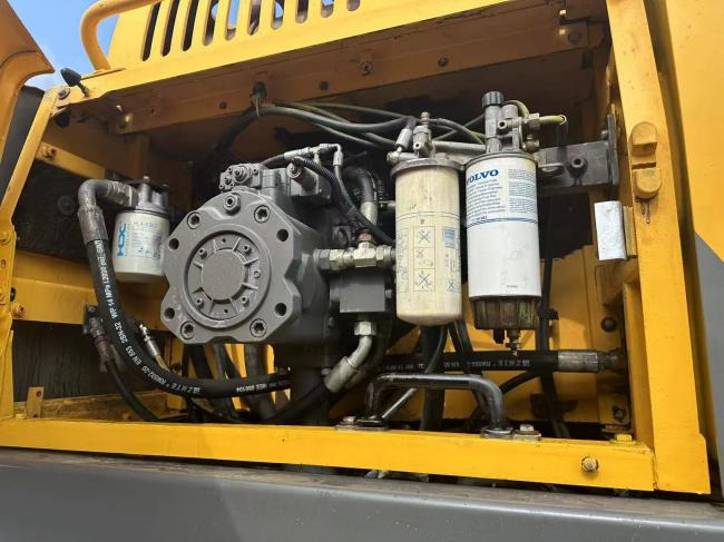 VOLVO EC480 - Kāpurķēžu ekskavators: foto 4 VOLVO EC480 - Kāpurķēžu ekskavators: foto 4