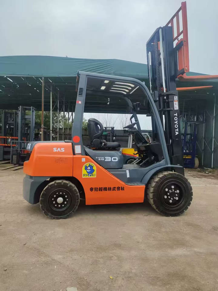 Toyata 3-ton - Torņa pacēlājs: foto 4 Toyata 3-ton - Torņa pacēlājs: foto 4