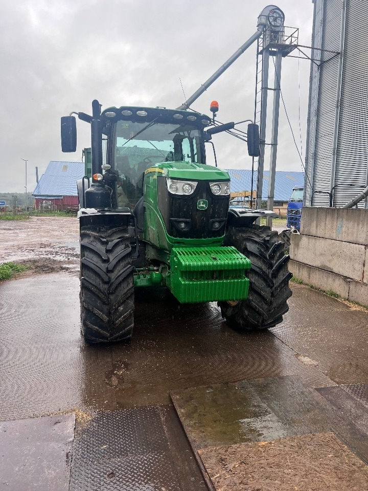 John Deere 6215 R Ultimate - Traktors: foto 2 John Deere 6215 R Ultimate - Traktors: foto 2