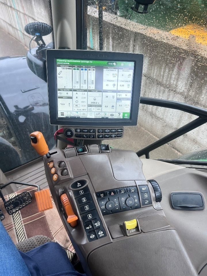 John Deere 6215 R Ultimate - Traktors: foto 4 John Deere 6215 R Ultimate - Traktors: foto 4