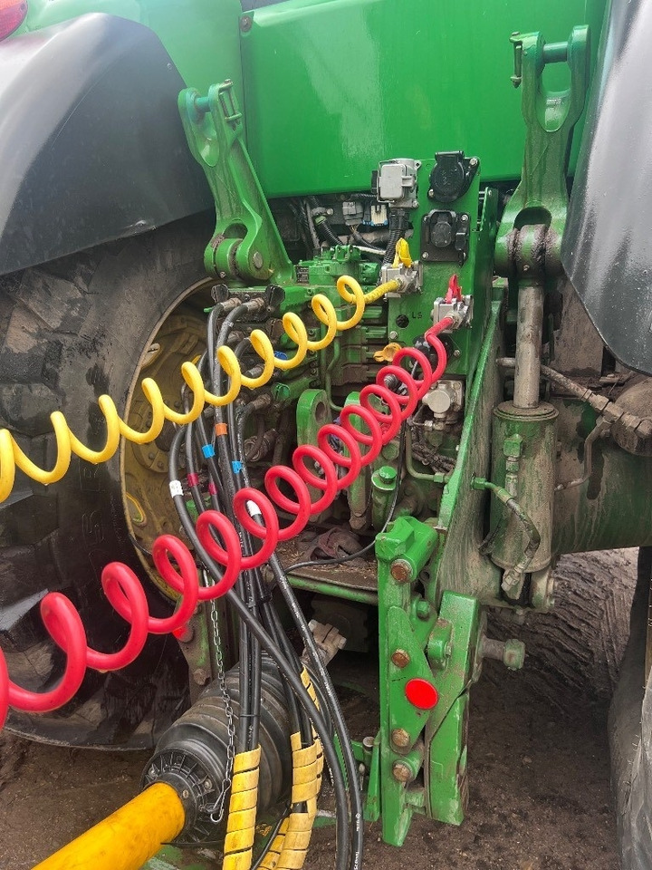 John Deere 8320R - Traktors: foto 3 John Deere 8320R - Traktors: foto 3