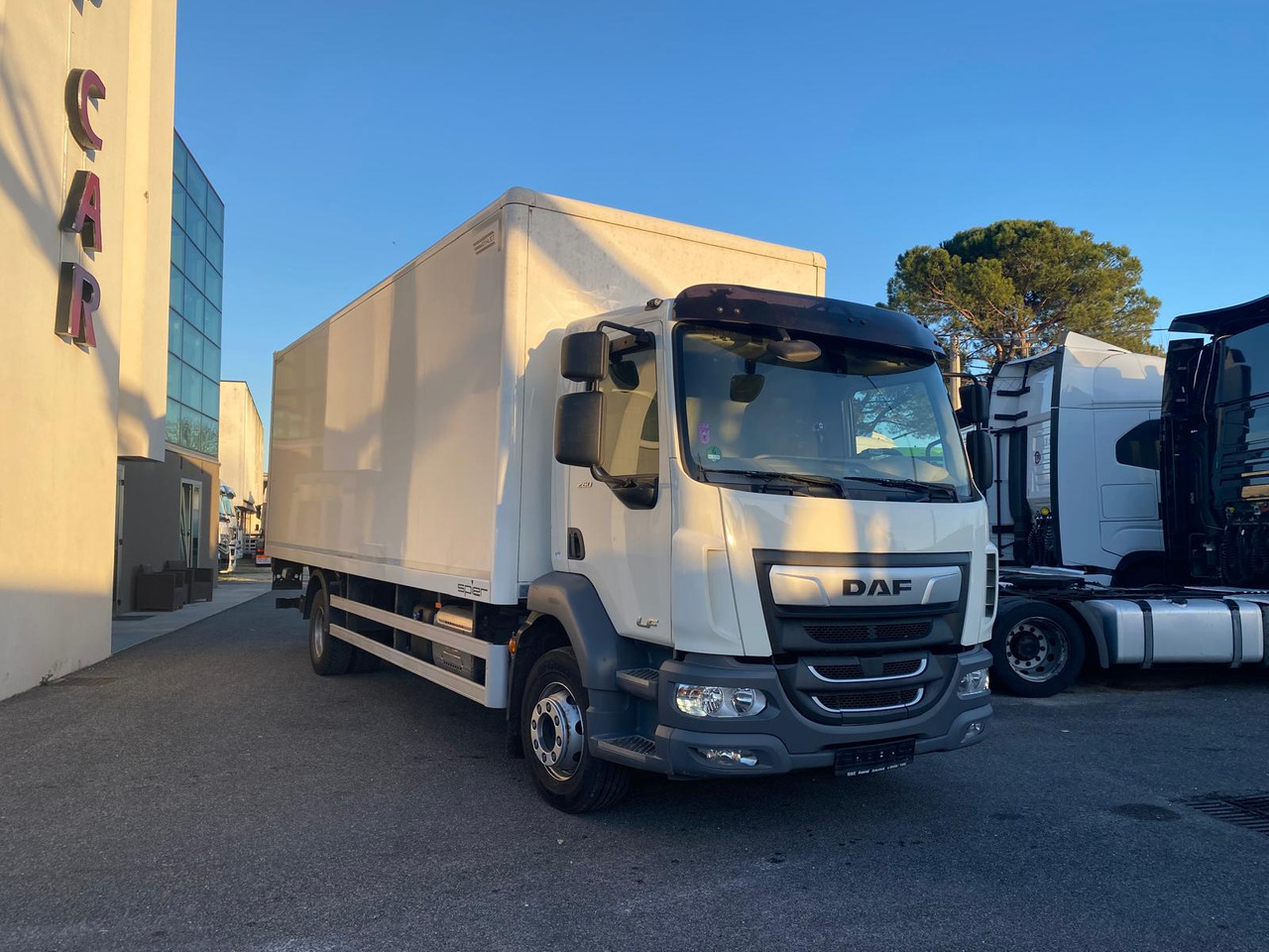 DAF LF 260 FA - Kravas automašīna ar slēgto virsbūvi: foto 3 DAF LF 260 FA - Kravas automašīna ar slēgto virsbūvi: foto 3