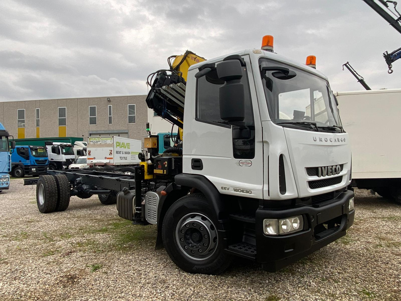 IVECO 180E30 - Šasija kravas automašīna: foto 2 IVECO 180E30 - Šasija kravas automašīna: foto 2