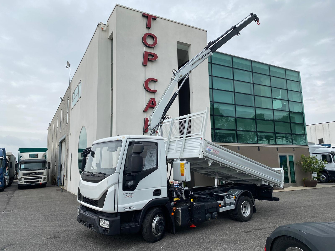 IVECO 75E16 - Kravas automašīna pašizgāzējs: foto 2 IVECO 75E16 - Kravas automašīna pašizgāzējs: foto 2