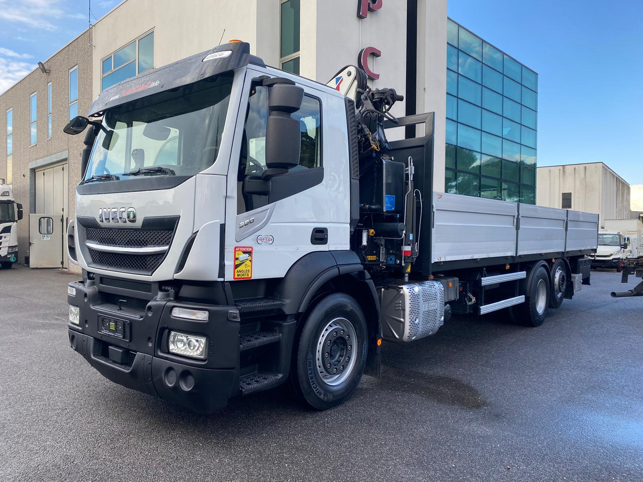 IVECO AD260S36 - Bortu kravas automašīna/ Platforma: foto 2 IVECO AD260S36 - Bortu kravas automašīna/ Platforma: foto 2