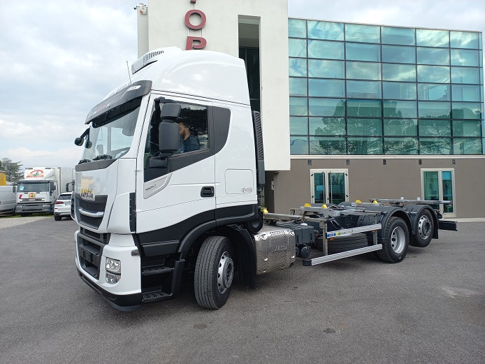 IVECO AS260S48 - Šasija kravas automašīna: foto 3 IVECO AS260S48 - Šasija kravas automašīna: foto 3