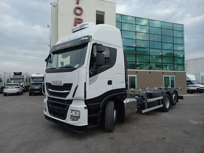 IVECO AS260S48 - Šasija kravas automašīna: foto 1 IVECO AS260S48 - Šasija kravas automašīna: foto 1