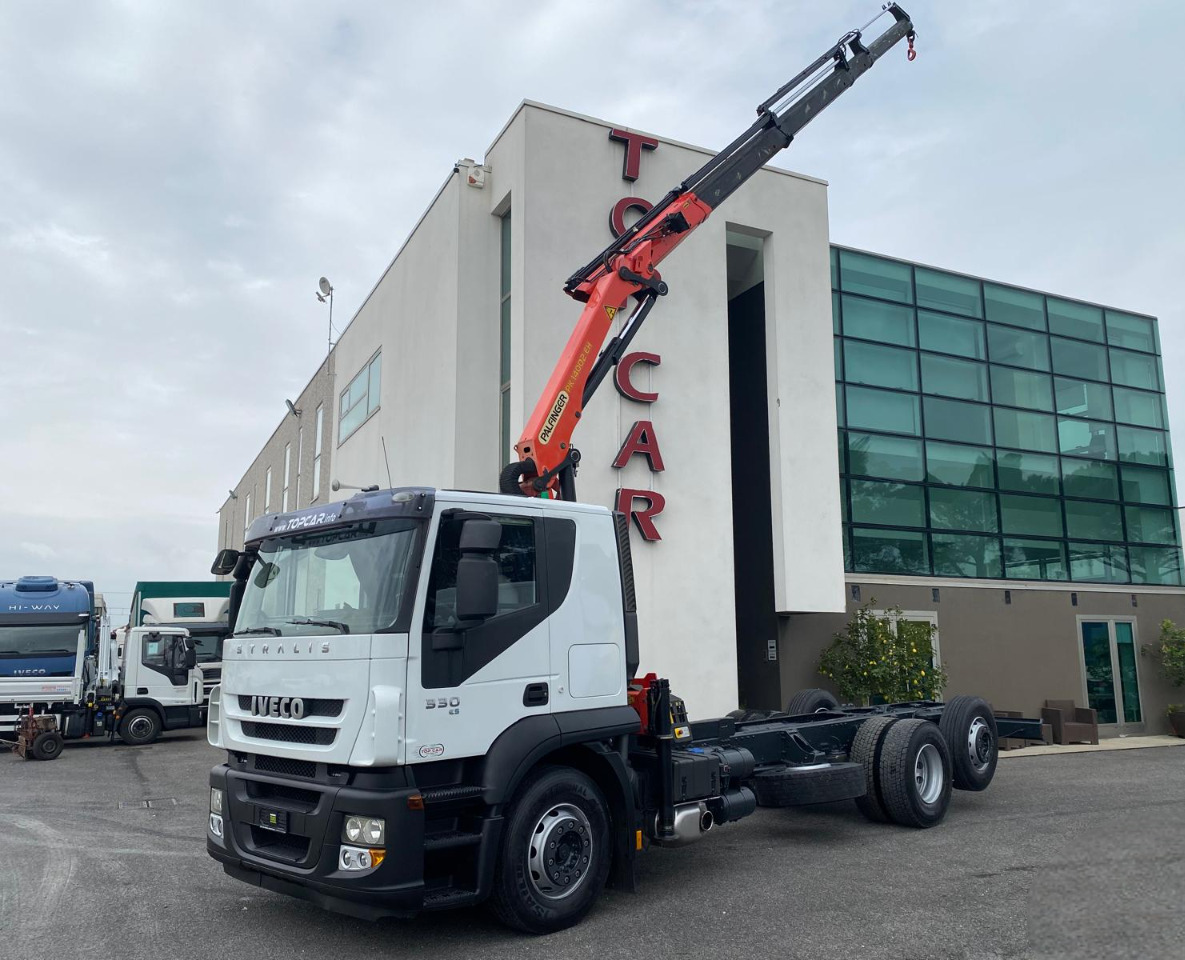 IVECO AT260S33 - Kravas auto ar manipulatoru: foto 1 IVECO AT260S33 - Kravas auto ar manipulatoru: foto 1