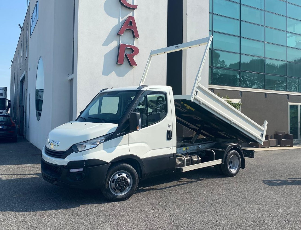 IVECO DAILY 35C12 - Komercauto pašizgāzējs: foto 1 IVECO DAILY 35C12 - Komercauto pašizgāzējs: foto 1