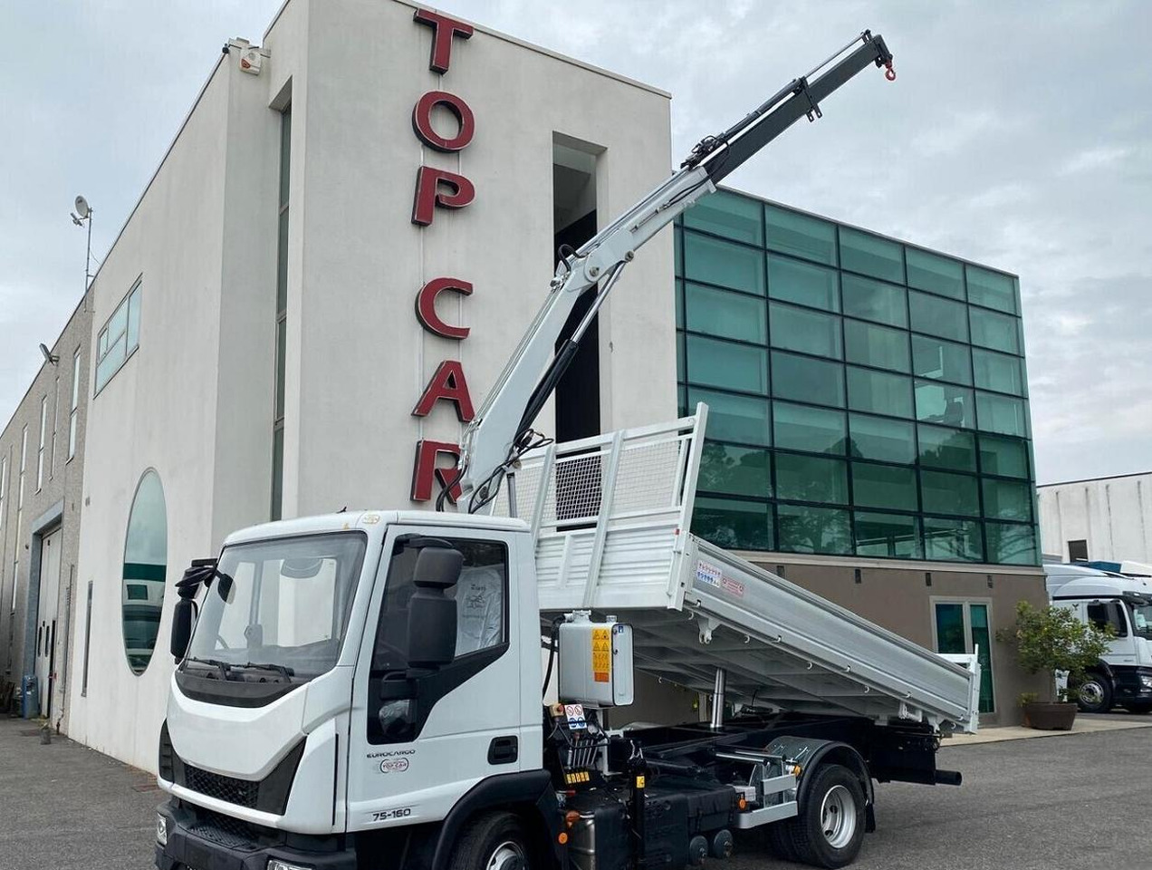 IVECO EUROCARGO 75E16 2019 RIBALTABILE E GRU - Kravas automašīna pašizgāzējs, Kravas auto ar manipulatoru: foto 1 IVECO EUROCARGO 75E16 2019 RIBALTABILE E GRU - Kravas automašīna pašizgāzējs, Kravas auto ar manipulatoru: foto 1