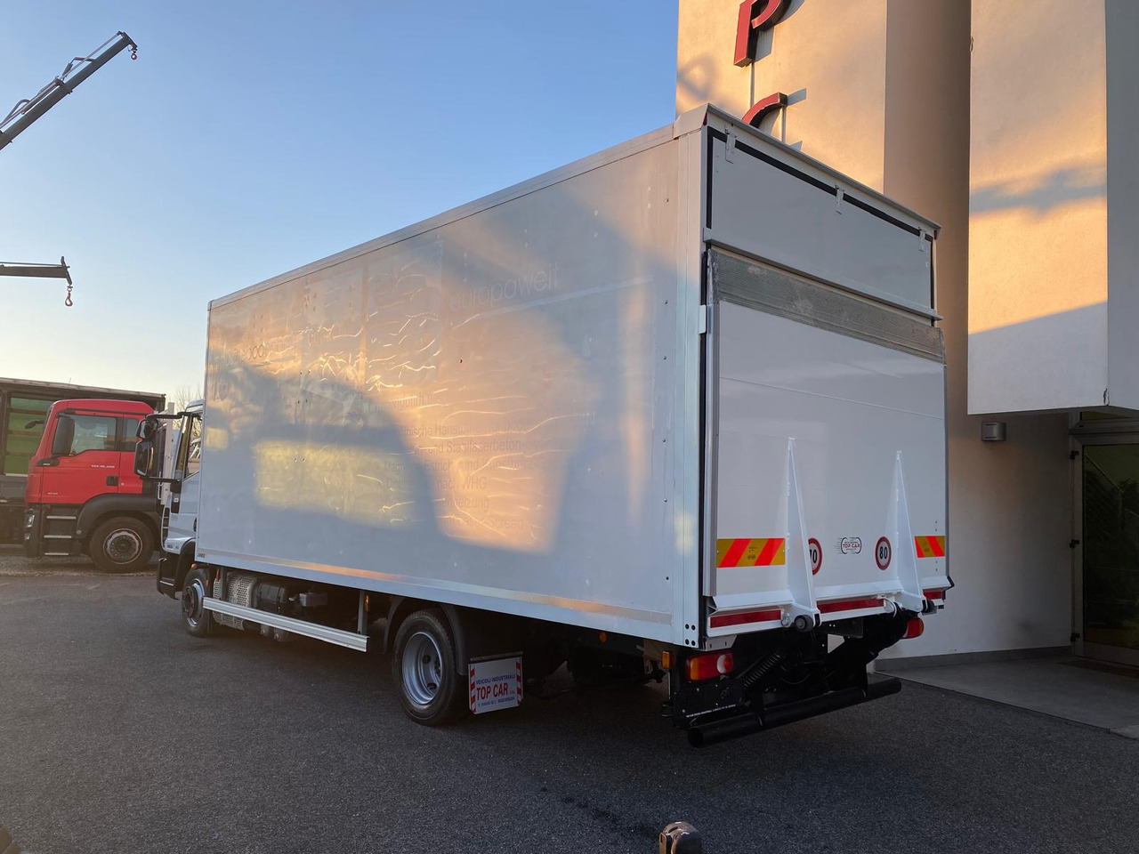 IVECO EUROCARGO 75E19 - Kravas automašīna ar slēgto virsbūvi: foto 4 IVECO EUROCARGO 75E19 - Kravas automašīna ar slēgto virsbūvi: foto 4