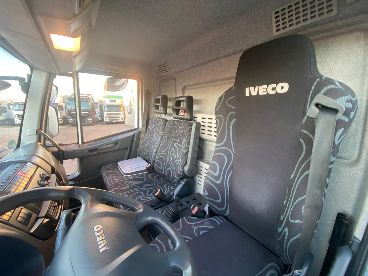 IVECO EUROCARGO 75E19 - Kravas automašīna ar slēgto virsbūvi: foto 5 IVECO EUROCARGO 75E19 - Kravas automašīna ar slēgto virsbūvi: foto 5
