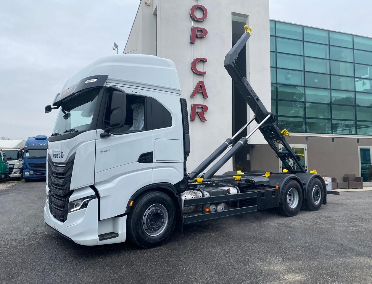IVECO S-WAY AS260S48 - Pacēlājs ar āķi: foto 1 IVECO S-WAY AS260S48 - Pacēlājs ar āķi: foto 1