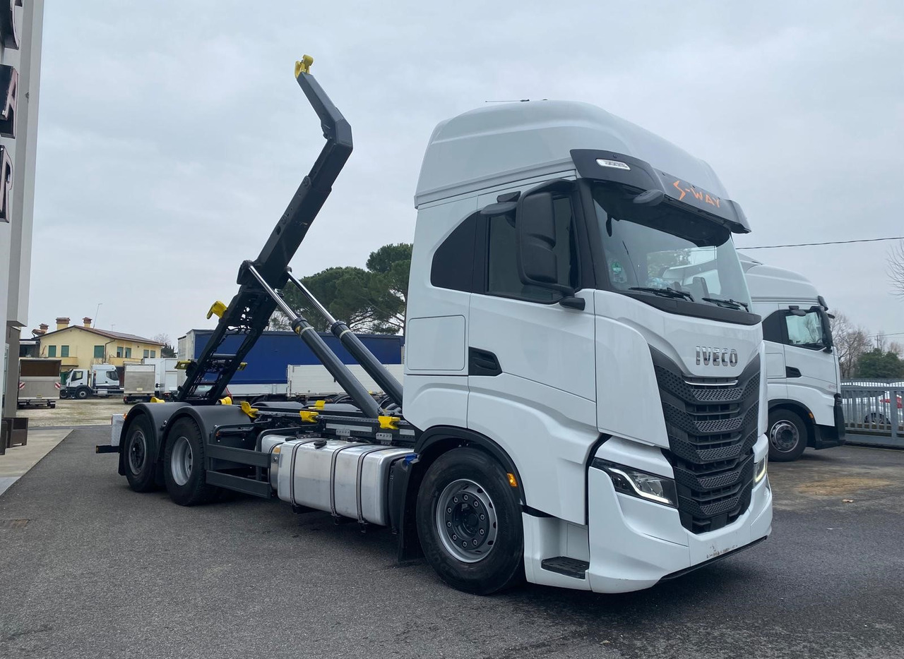 IVECO S-WAY AS260S48 - Pacēlājs ar āķi: foto 2 IVECO S-WAY AS260S48 - Pacēlājs ar āķi: foto 2