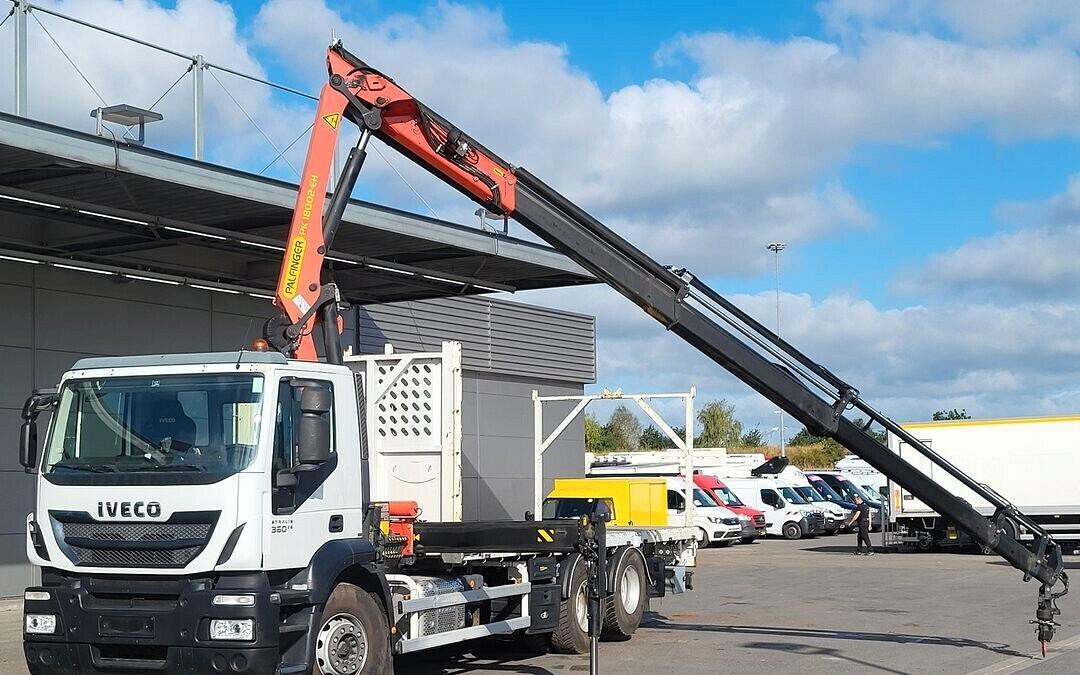 IVECO STRALIS 360 CASSONE FISSO E GRU PALFINGER - Bortu kravas automašīna/ Platforma, Kravas auto ar manipulatoru: foto 3 IVECO STRALIS 360 CASSONE FISSO E GRU PALFINGER - Bortu kravas automašīna/ Platforma, Kravas auto ar manipulatoru: foto 3