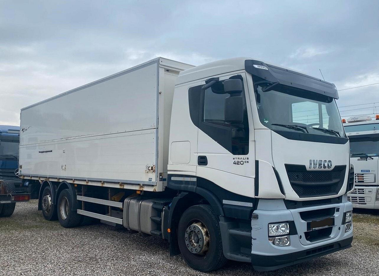 IVECO STRALIS 420 CASSONE E SPONDA EURO 6 2015 - Kravas automašīna ar slēgto virsbūvi: foto 1 IVECO STRALIS 420 CASSONE E SPONDA EURO 6 2015 - Kravas automašīna ar slēgto virsbūvi: foto 1
