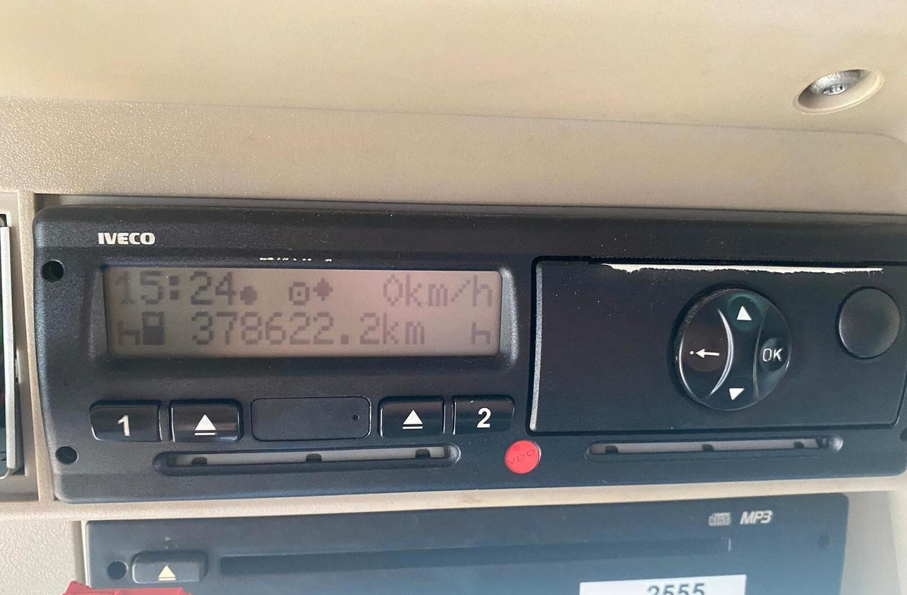 IVECO STRALIS 420 CASSONE E SPONDA EURO 6 2015 - Kravas automašīna ar slēgto virsbūvi: foto 2 IVECO STRALIS 420 CASSONE E SPONDA EURO 6 2015 - Kravas automašīna ar slēgto virsbūvi: foto 2