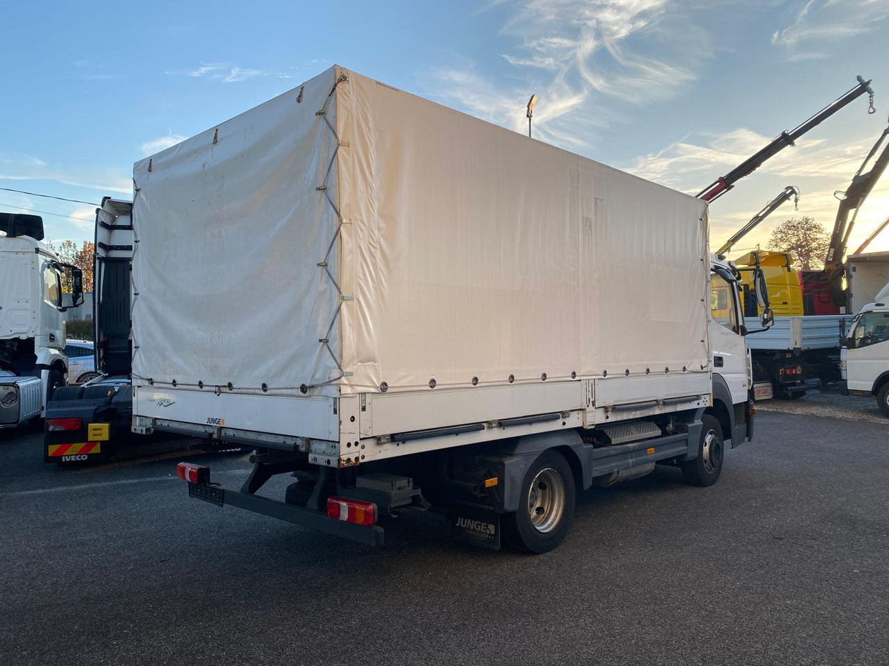 MERCEDES-BENZ 816 ATEGO - Kravas automašīna ar tentu: foto 4 MERCEDES-BENZ 816 ATEGO - Kravas automašīna ar tentu: foto 4