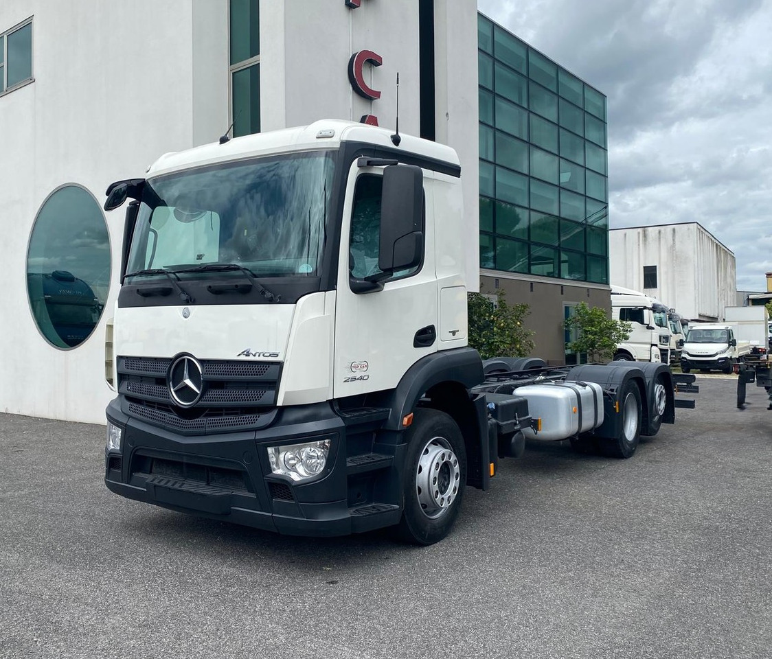 MERCEDES-BENZ ANTOS 25.40 - Šasija kravas automašīna: foto 2 MERCEDES-BENZ ANTOS 25.40 - Šasija kravas automašīna: foto 2