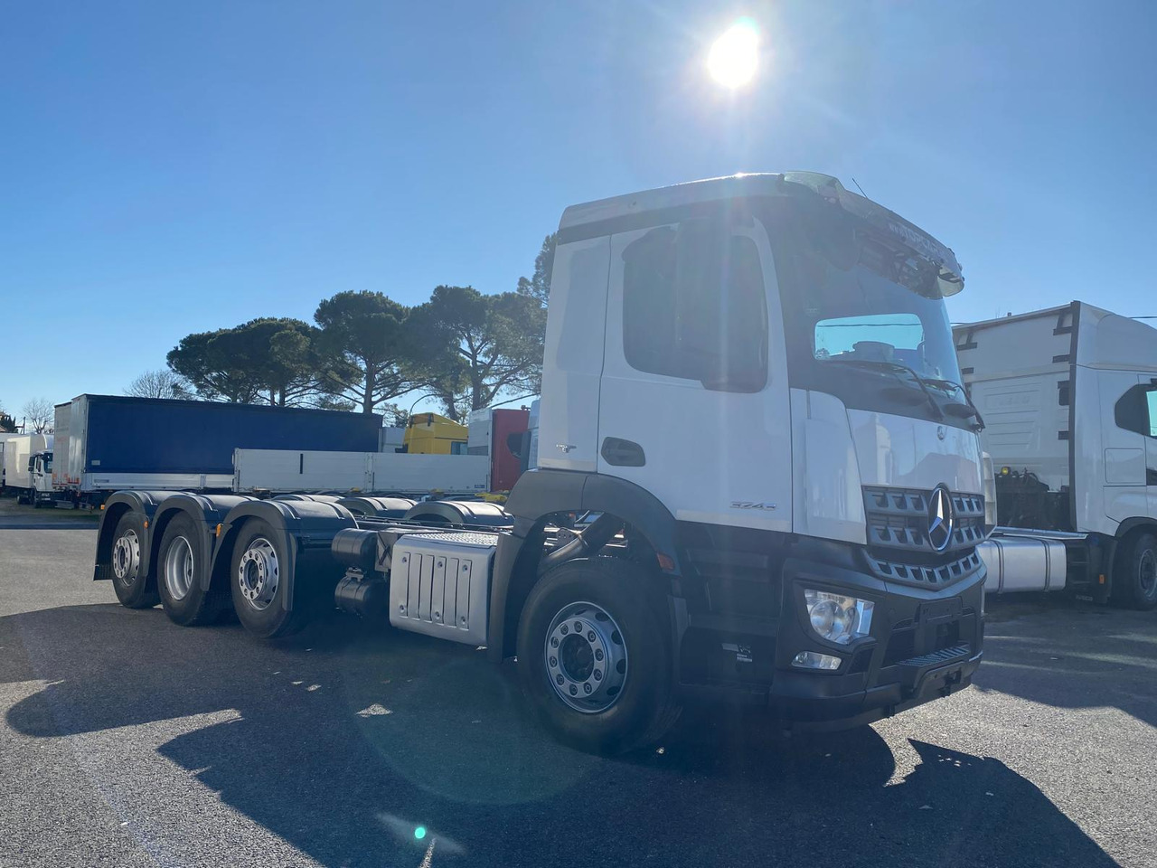 MERCEDES-BENZ AROCS 32.43 - Šasija kravas automašīna: foto 2 MERCEDES-BENZ AROCS 32.43 - Šasija kravas automašīna: foto 2