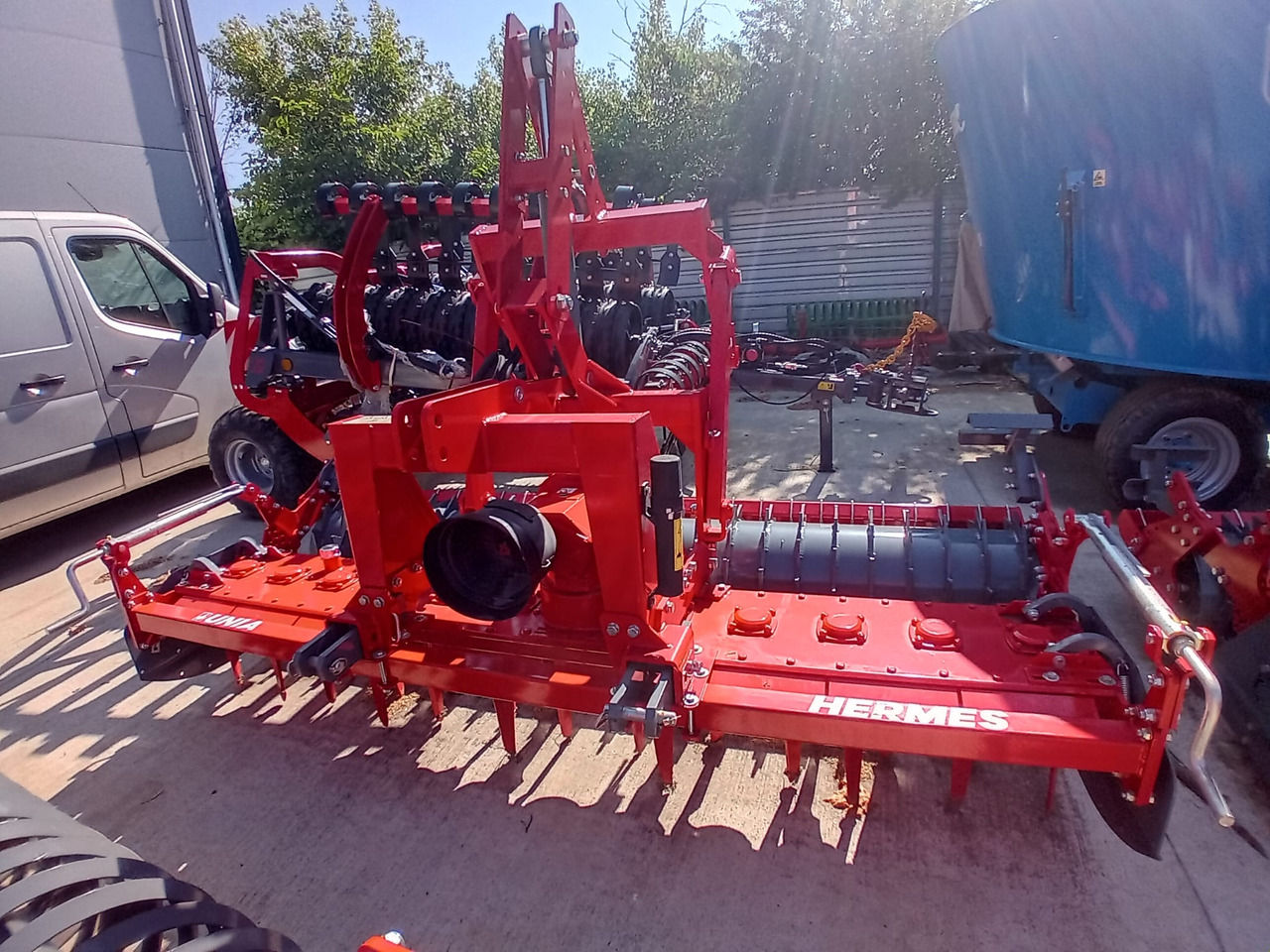 UNIA HERMES 3 - Vertikālā augsnes frēze: foto 3 UNIA HERMES 3 - Vertikālā augsnes frēze: foto 3