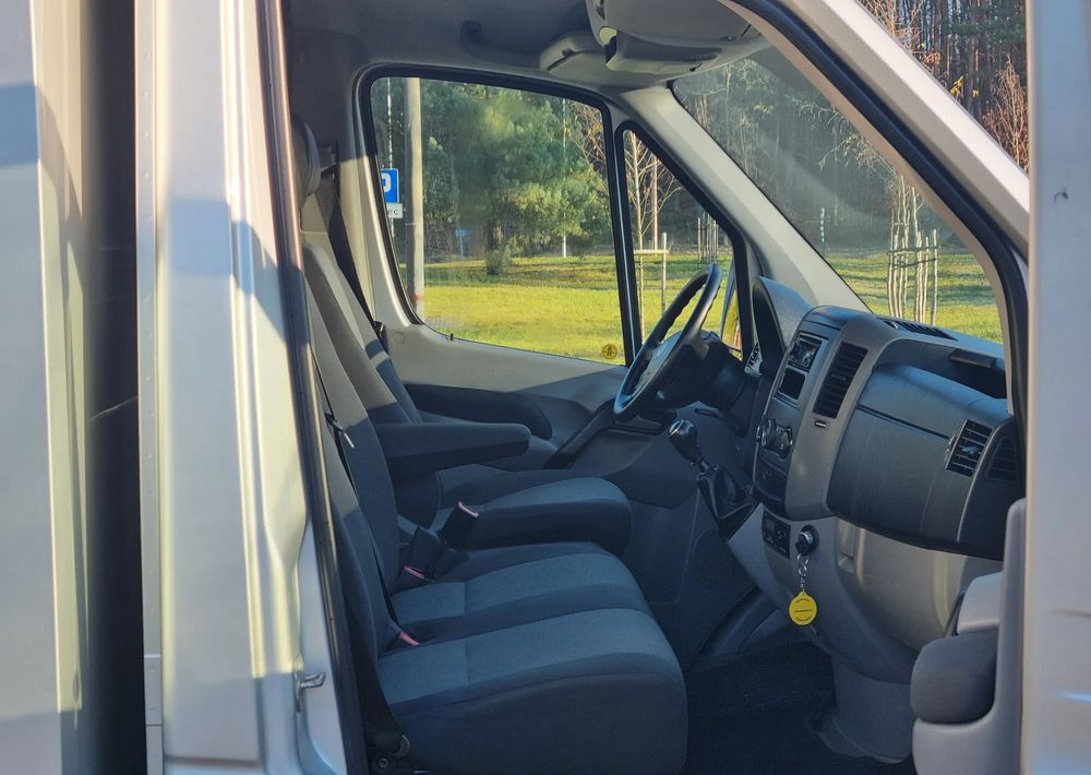 Furgons ar slēgtā virsbūve Volkswagen Crafter: foto 18