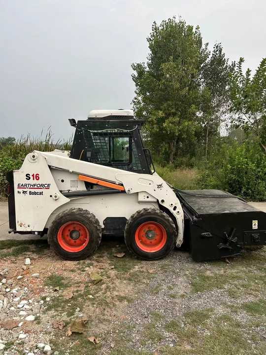 BOBCAT Brand S16 Used Machine Hot Sale - Riteņu iekrāvējs: foto 2 BOBCAT Brand S16 Used Machine Hot Sale - Riteņu iekrāvējs: foto 2