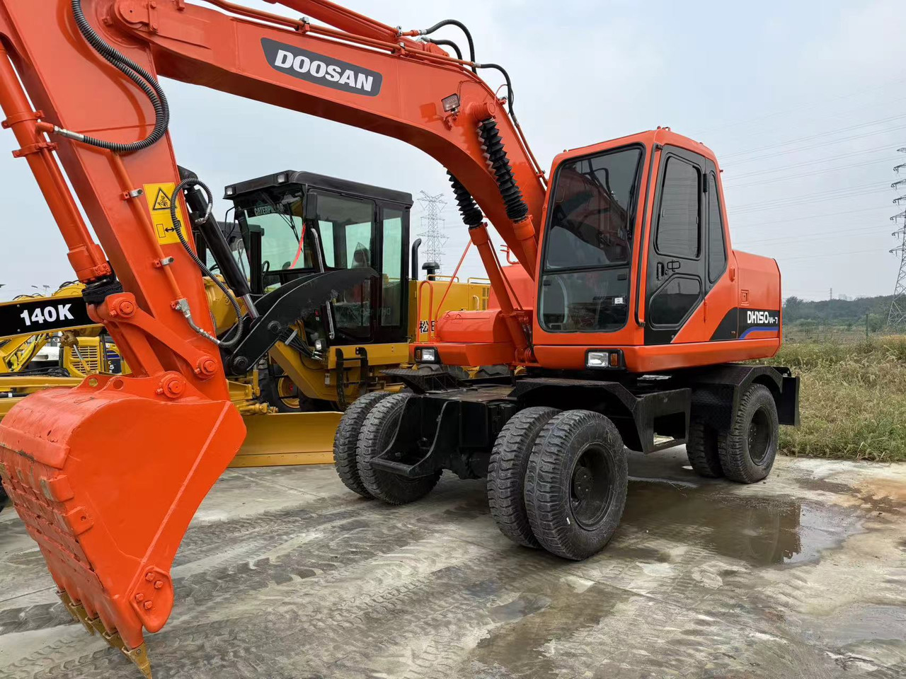 DOOSAN Good Condition Original Doosan DH150w-7 Wheel Excavator 15 Tons Used Doosan Dh150w-7 Excavator Used Wheel Excavator for Sale - Riteņu ekskavators: foto 1 DOOSAN Good Condition Original Doosan DH150w-7 Wheel Excavator 15 Tons Used Doosan Dh150w-7 Excavator Used Wheel Excavator for Sale - Riteņu ekskavators: foto 1