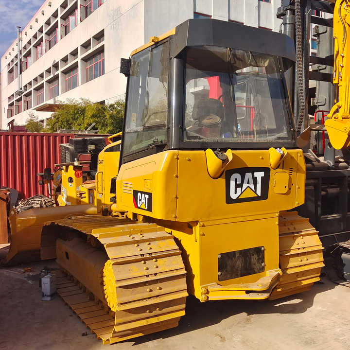 Good Condition D3K Bulldozer Used Crawler Bulldozer with Parts Price Bulldozers - Buldozers: foto 3 Good Condition D3K Bulldozer Used Crawler Bulldozer with Parts Price Bulldozers - Buldozers: foto 3