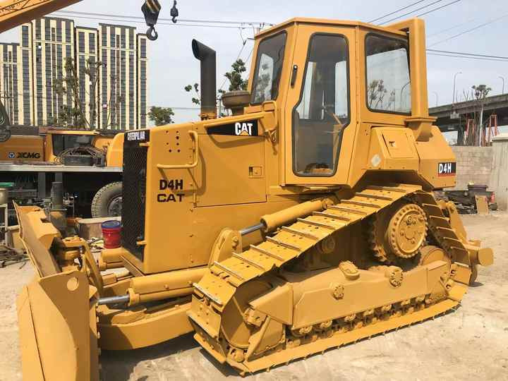 Good Condition D4H Bulldozer New Crawler Bulldozer with Parts Price Bulldozers - Buldozers: foto 2 Good Condition D4H Bulldozer New Crawler Bulldozer with Parts Price Bulldozers - Buldozers: foto 2