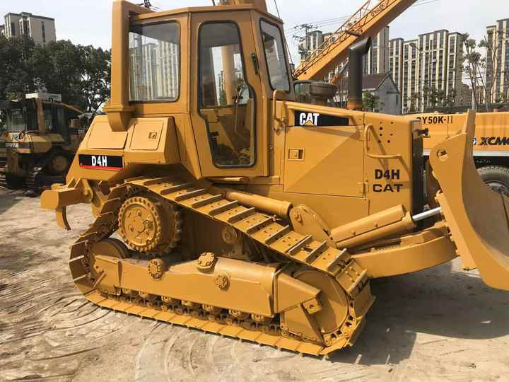 Good Condition D4H Bulldozer New Crawler Bulldozer with Parts Price Bulldozers - Buldozers: foto 3 Good Condition D4H Bulldozer New Crawler Bulldozer with Parts Price Bulldozers - Buldozers: foto 3