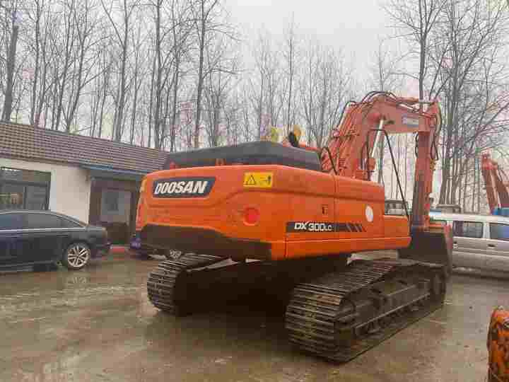 High Quality Doosan Big Size Excavator , Doosan 30ton Dx300lc Digging Machine , Doosan Excavator for Sale - Kāpurķēžu ekskavators: foto 3 High Quality Doosan Big Size Excavator , Doosan 30ton Dx300lc Digging Machine , Doosan Excavator for Sale - Kāpurķēžu ekskavators: foto 3