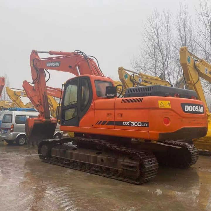 High Quality Doosan Big Size Excavator , Doosan 30ton Dx300lc Digging Machine , Doosan Excavator for Sale - Kāpurķēžu ekskavators: foto 1 High Quality Doosan Big Size Excavator , Doosan 30ton Dx300lc Digging Machine , Doosan Excavator for Sale - Kāpurķēžu ekskavators: foto 1