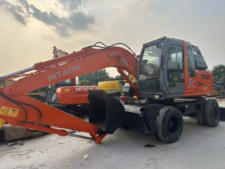 Hot Sale! Used Hitachi ZX130 Wheel Excavator |Excellent Condition| Best Price | Perfect for Construction & Road Projects - Riteņu ekskavators: foto 5 Hot Sale! Used Hitachi ZX130 Wheel Excavator |Excellent Condition| Best Price | Perfect for Construction & Road Projects - Riteņu ekskavators: foto 5
