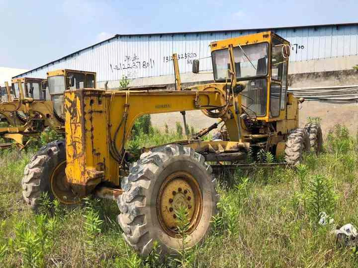 Japan Komatsu GD511 Motor Grader Cheap Price Komatsu Road Grader GD511 Good Condition in China - Greiders: foto 5 Japan Komatsu GD511 Motor Grader Cheap Price Komatsu Road Grader GD511 Good Condition in China - Greiders: foto 5