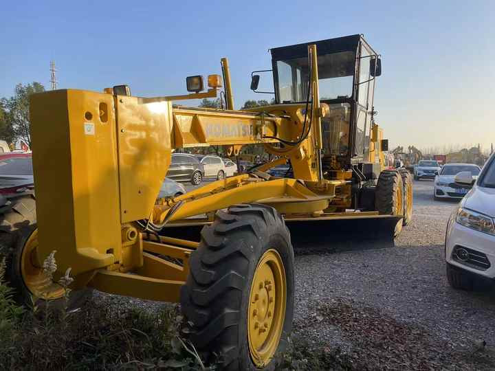 Japan Komatsu GD655 Motor Grader Cheap Price Komatsu Road Grader GD655 Good Condition in China - Greiders: foto 3 Japan Komatsu GD655 Motor Grader Cheap Price Komatsu Road Grader GD655 Good Condition in China - Greiders: foto 3