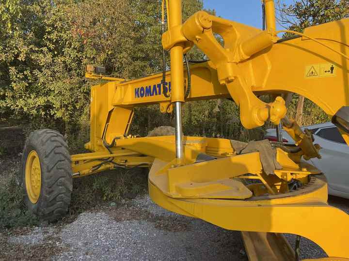 Japan Komatsu GD655 Motor Grader Cheap Price Komatsu Road Grader GD655 Good Condition in China - Greiders: foto 2 Japan Komatsu GD655 Motor Grader Cheap Price Komatsu Road Grader GD655 Good Condition in China - Greiders: foto 2