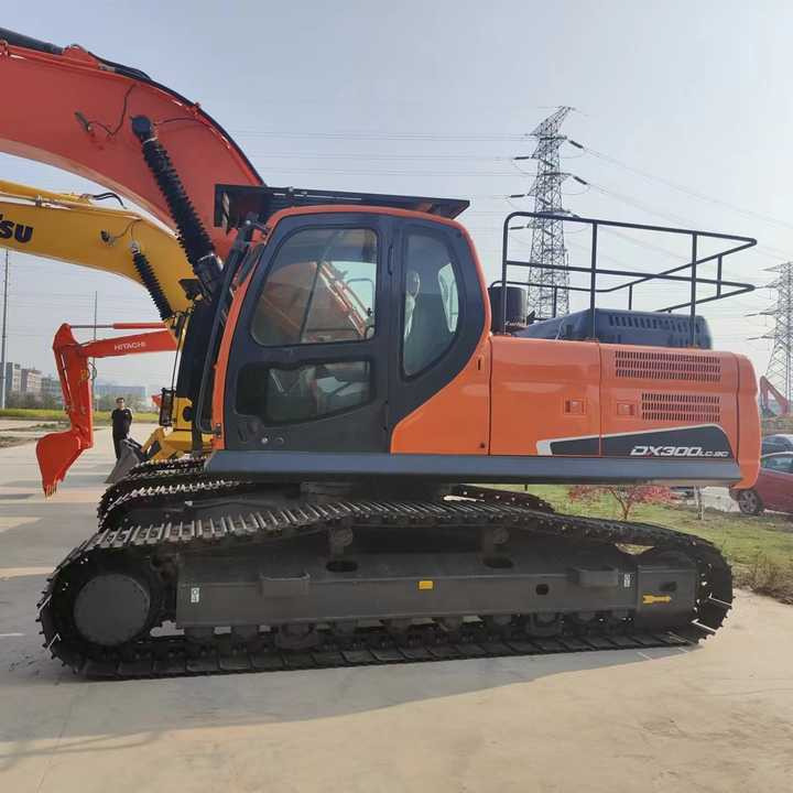 Korea Made Doosan Digger Dx300lc Doosan Used Machinery Excavator , Doosan Dx220 Dx300 Dx200 - Kāpurķēžu ekskavators: foto 1 Korea Made Doosan Digger Dx300lc Doosan Used Machinery Excavator , Doosan Dx220 Dx300 Dx200 - Kāpurķēžu ekskavators: foto 1