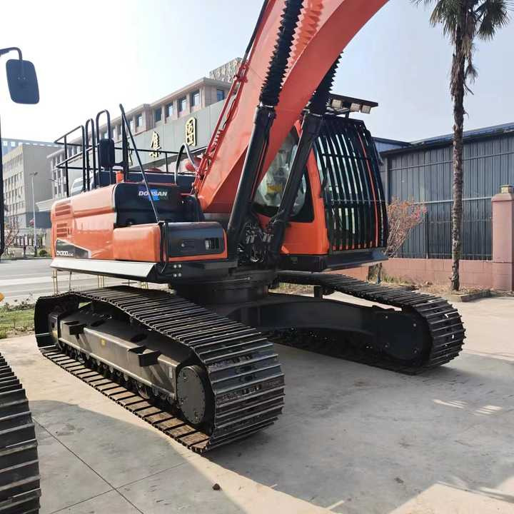Korea Made Doosan Digger Dx300lc Doosan Used Machinery Excavator , Doosan Dx220 Dx300 Dx200 - Kāpurķēžu ekskavators: foto 3 Korea Made Doosan Digger Dx300lc Doosan Used Machinery Excavator , Doosan Dx220 Dx300 Dx200 - Kāpurķēžu ekskavators: foto 3