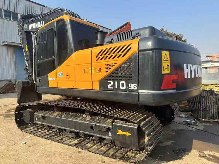 Korean Original HYUNDAI 210-9 Wheeled Excavator Low Price Sale High Quality Wheeled Excavator HUNDAI210W-9 - Kāpurķēžu ekskavators: foto 2 Korean Original HYUNDAI 210-9 Wheeled Excavator Low Price Sale High Quality Wheeled Excavator HUNDAI210W-9 - Kāpurķēžu ekskavators: foto 2