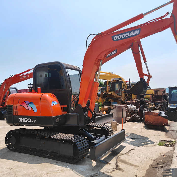 Original Second-hand Doosan DH60-7 Excavator Is in Good Condition Strong and Simple Maintenance - Kāpurķēžu ekskavators: foto 1 Original Second-hand Doosan DH60-7 Excavator Is in Good Condition Strong and Simple Maintenance - Kāpurķēžu ekskavators: foto 1