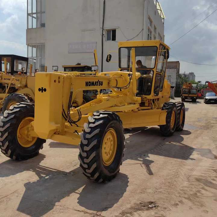 USED Komatsu GD511 Grader with Good Condition for Sale - Greiders: foto 3 USED Komatsu GD511 Grader with Good Condition for Sale - Greiders: foto 3