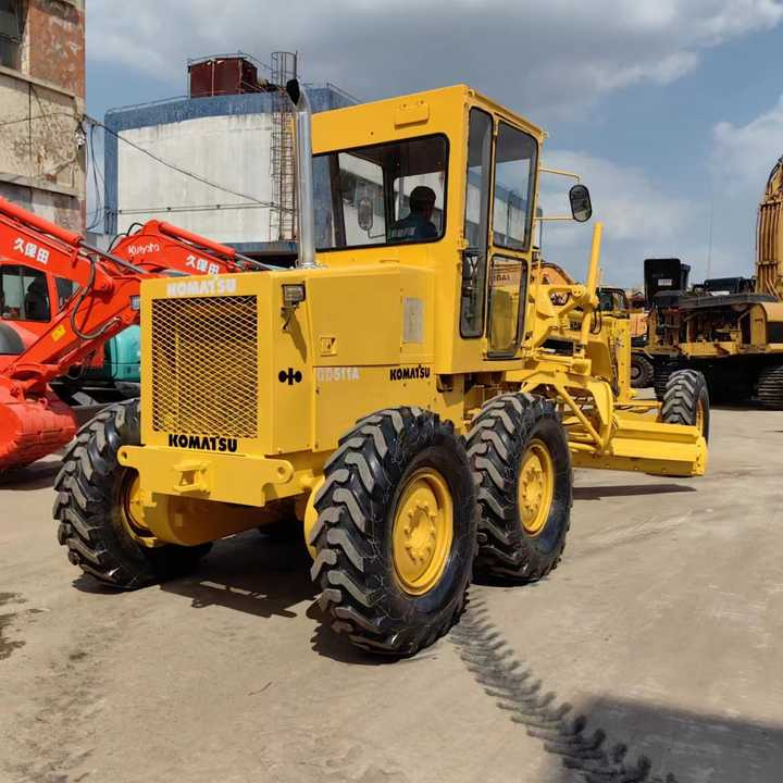 USED Komatsu GD511 Grader with Good Condition for Sale - Greiders: foto 5 USED Komatsu GD511 Grader with Good Condition for Sale - Greiders: foto 5