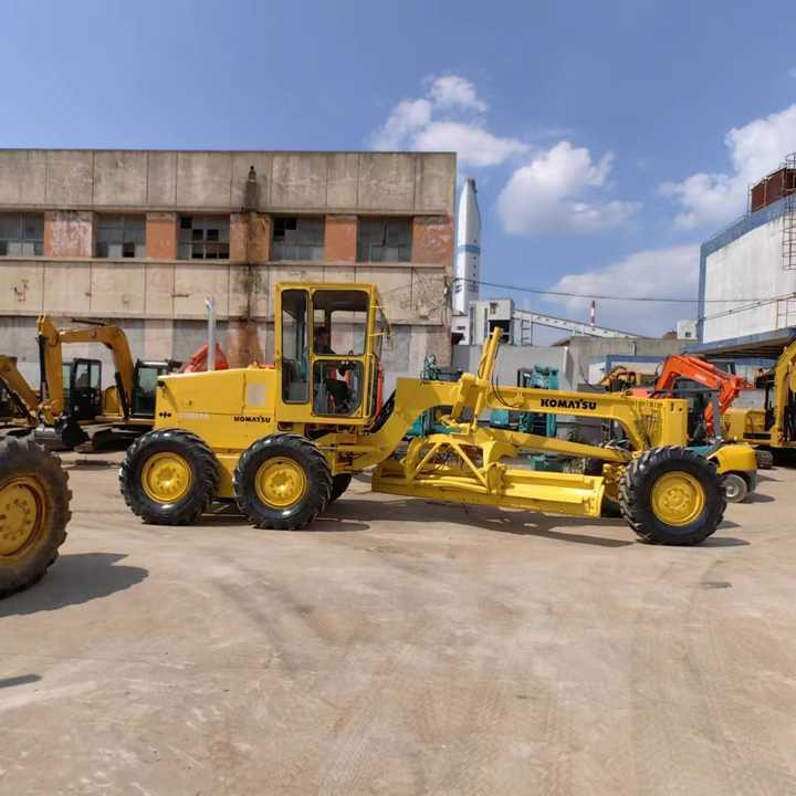 USED Komatsu GD511 Grader with Good Condition for Sale - Greiders: foto 1 USED Komatsu GD511 Grader with Good Condition for Sale - Greiders: foto 1