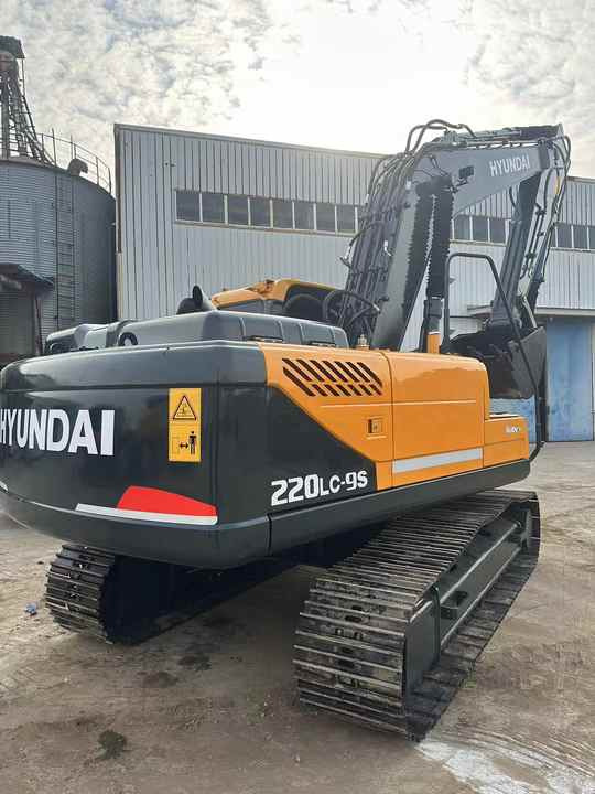 Used 100% Original Korea Brand hyundai 220-9 Excavator for Sale - Kāpurķēžu ekskavators: foto 5 Used 100% Original Korea Brand hyundai 220-9 Excavator for Sale - Kāpurķēžu ekskavators: foto 5