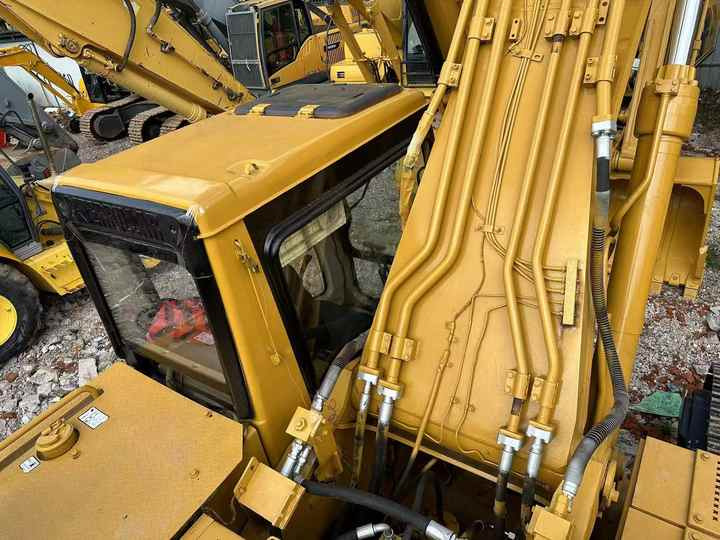 Used Caterpillar 330B Excavator Original Japan Brand Caterpillar 312 315 320 330 336 Excavator on Sale - Kāpurķēžu ekskavators: foto 4 Used Caterpillar 330B Excavator Original Japan Brand Caterpillar 312 315 320 330 336 Excavator on Sale - Kāpurķēžu ekskavators: foto 4